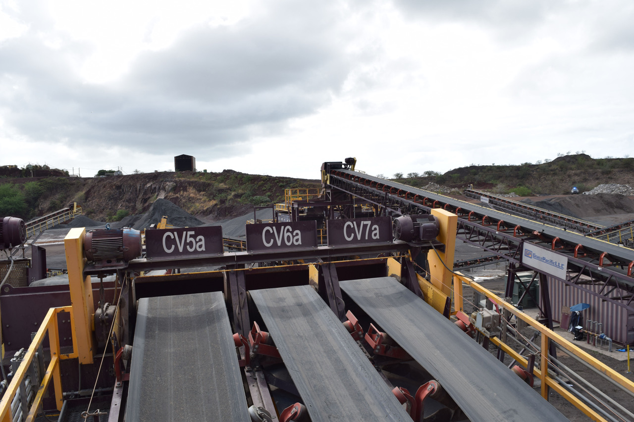 Conveyor belts and aggregate processing equipment at Grace Pacific.