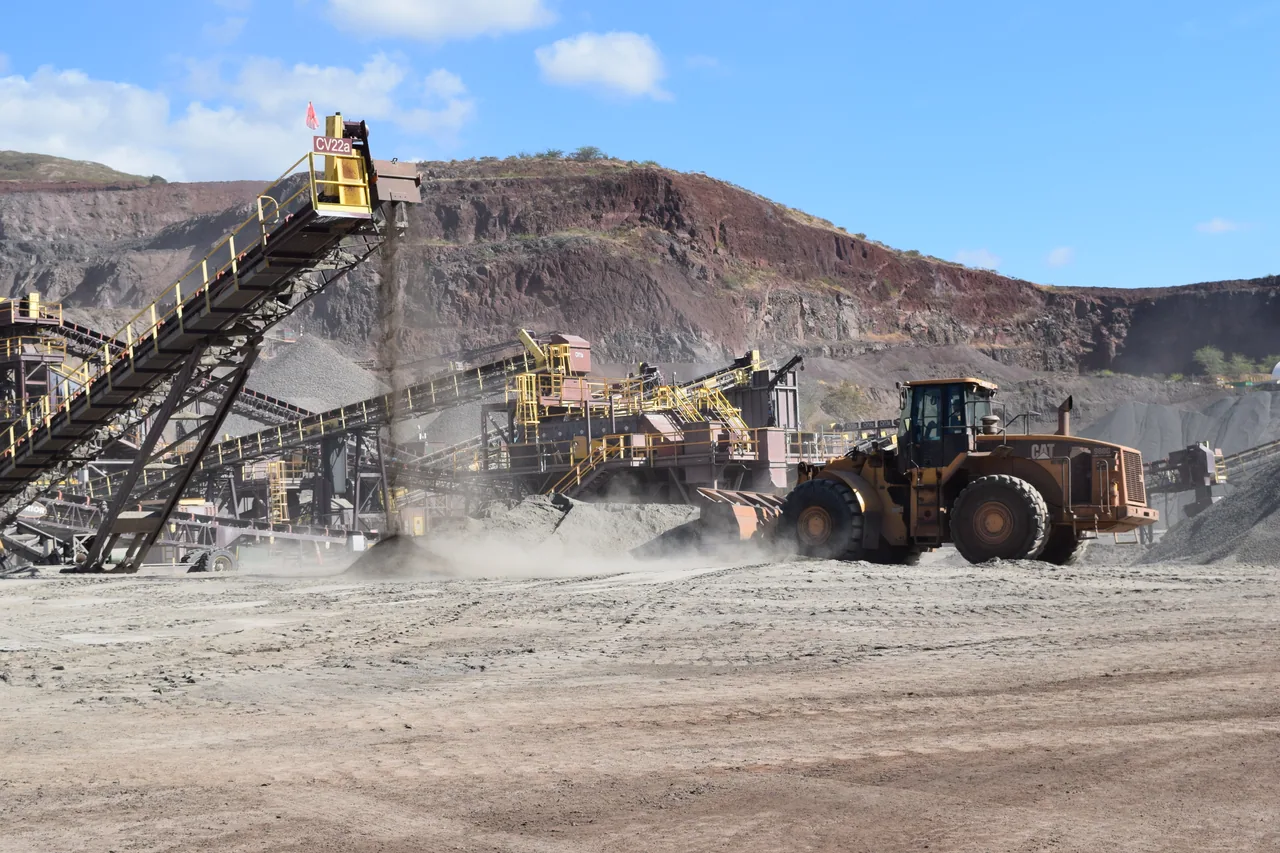 Loader and conveyors at Grace Pacific's aggregate plant